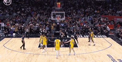 开云体育入口-詹姆斯拉伤腹股沟退场 旧伤复发让湖人再蒙阴霾